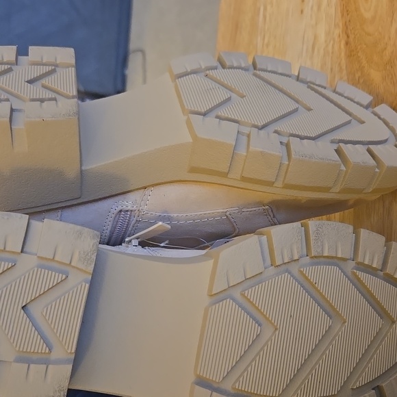 Torrid Chelsea Faux Leather Bootie Size 9 - Picture 9 of 9